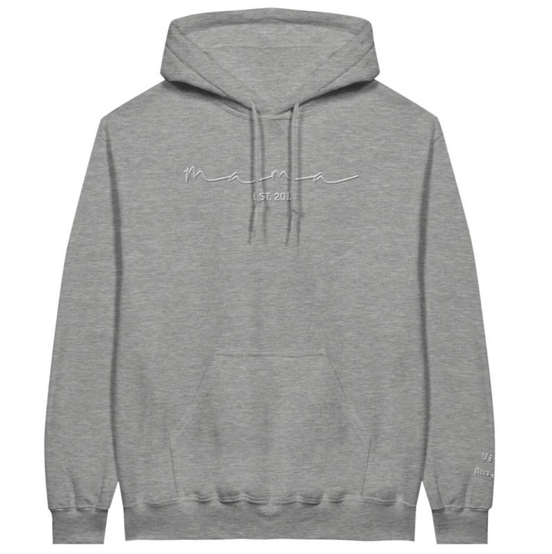 Personalisiertes Mama-Hoodie mit Kindernamen auf dem Ärmel, Bestickt, Geburtstagsgeschenk für Mama, minimalistischer Hoodie, Muttertag Ash