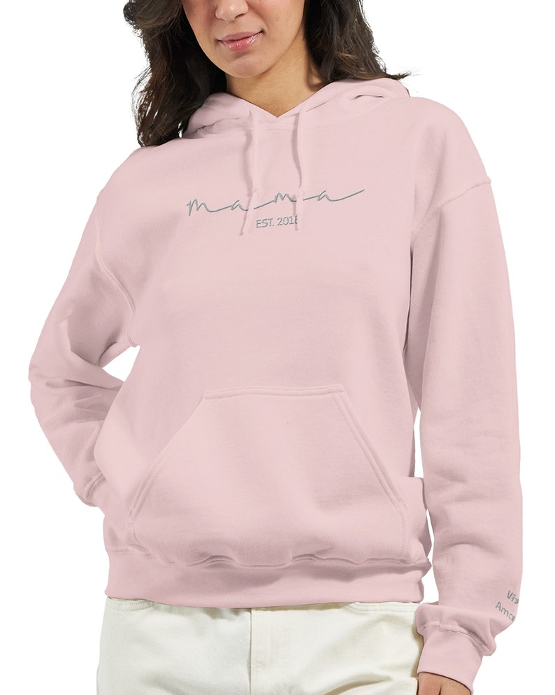 Personalisiertes Mama-Hoodie mit Kindernamen auf dem Ärmel, Bestickt, Geburtstagsgeschenk für Mama, minimalistischer Hoodie, Muttertag Bild 8