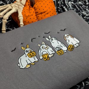 Broderad spökkanintröja: Halloweenkanintröja