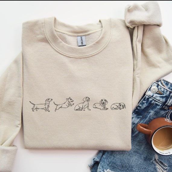 Dachshund Mom Sweatshirt, Dachshund Sweatshirt, Dachshund Mama Shirt, Dauchand Christmas Shirt, Dachshund Lover Gift, Christmas Gift Shirt