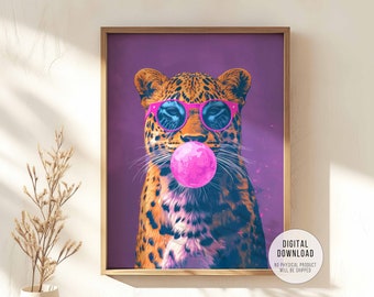 Leopardtryck med tuggummi, rolig present till djurälskare, preppy studentrumsdekor, trendig maximalistisk affisch, dopaminväggkonst, nyckfull unik present