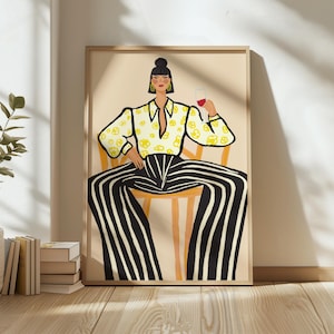 Kobieta z nadrukiem wina, ilustracja rysowana ręcznie, feministyczna sztuka ścienna, dekoracja wózka barowego, odważne pasiaste dzieło sztuki, sztuka nad kanapą, sztuka eklektyczna
