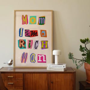 Impresión "Mamá, soy un hombre rico", arte mural con tipografía colorida, póster retro moderno para dormitorio, arte de empoderamiento, cita feminista, obra de arte preppy