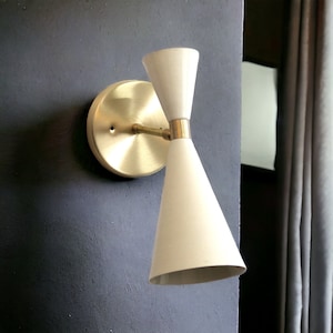 Elegant Brass Wall Fixtures - Stylish Illumination