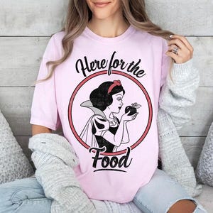 ディズニー「白雪姫が食事に来た」コンフォートカラーTシャツ、ディズニープリンセス「白雪姫」Tシャツ、マジックキングダムディズニーランドのマッチングシャツ