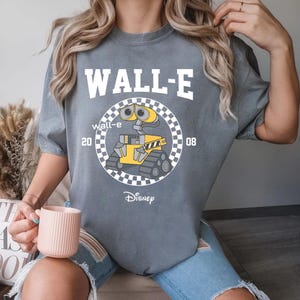 T-shirt Disney Pixar Wall-E Comfort Colors, schattig robotshirt, Magic Kingdom Disneyland familievakantie shirt, T-shirt verjaardagscadeau