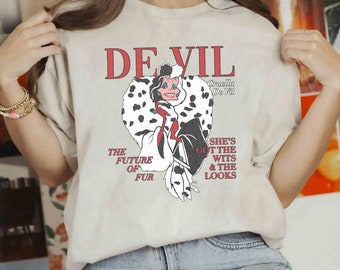 Disney Bösewichte Cruella De Vil Sie hat den Witz und den Look Komfortfarben T-Shirt, 101 Dalmatiner, Geburtstagsgeschenk Erwachsenes Kind Kleinkind Tee