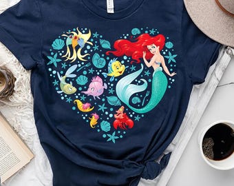 Die kleine Meerjungfrau Charaktere Herz Komfort Farben T-Shirt, Disney Prinzessin Ariel Tee, Ariel Flounder Sebastian, Disneyland Matching Tee
