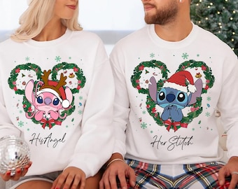 Camiseta navideña de pareja de Disney Lilo y Stitch, camiseta navideña con colores reconfortantes de Stitch para él y su ángel, camiseta de viaje a Disneyland con el Reino Mágico