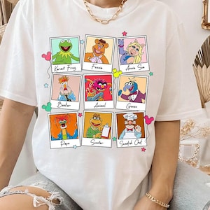 Camiseta con fotos de los personajes de Disney Los Muppets, colores cómodos, foto Polaroid de los Muppets, Kermit, Fozzie, Piggy, Gonzo, vaso, Mickey y globo.