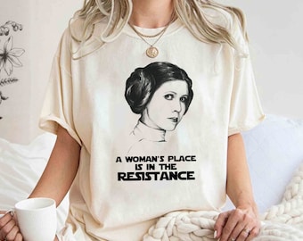 Retro Star Wars-prinses Leia uit de jaren 90, A Woman's Place Is In The Resistance, familieverjaardagscadeau volwassen kind peuter T-shirt
