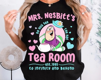 Camiseta "El Salón de Té de la Sra. Nesbitt" de Disney Pixar Toy Story, Buzz Lightyear, colores cómodos, camiseta "Hasta el Infinito y Más Allá", camiseta "El Salón de Té de la Sra. Nesbitt"