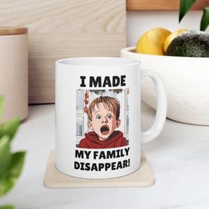 J'ai fait disparaître ma famille, Mug Kevin McCallister Seul à la maison