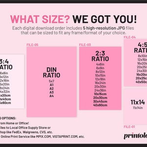 Puede incluir: Gr&aacute;fico rosa con el texto "WHAT SIZE? WE GOT YOU!" y una descripci&oacute;n de los diferentes tama&ntilde;os de archivo y proporciones para descargas digitales. Los tama&ntilde;os de archivo se enumeran en pulgadas y cent&iacute;metros. El texto "PRINTING OPTIONS:" se enumera con vi&ntilde;etas de opciones de impresi&oacute;n. El texto "printologyxo" est&aacute; en la parte inferior del gr&aacute;fico.