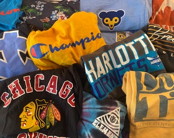 5 Pack Mystery Retro/Vintage Graphic Surprise T-Shirts. Each blind bag contains 5 mystery Tees.  NCAA, 90s, y2k bands, pro sports