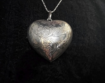 アクセサリー vintage heart design necklace Vintage Jewelry Victorian Golden Gold Tone Heart Shape