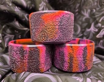 Botte d'Halloween en silicone Spellbound « Phoenix » violet orange magenta pour gobelets de 30 oz 40 oz