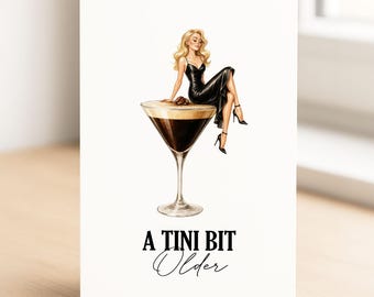 Geburtstagskarte ""A Tini Bit Older"", lustige Espresso Martini-Karte für Freundin, Schwester, Frau, glamouröse Cocktailgruß | С55
