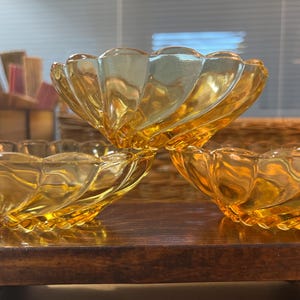 Set of 4 Vintage Hazel Atlas Marigold Amber Swirl 5” Bowls