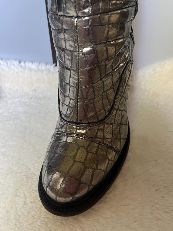 Ugg Collection Shearling Lined Silver Leather Boo… - image 4