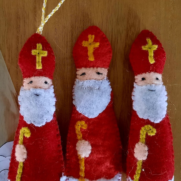 Saint Nicholas Woolfelt figurine, ornament or fingerpuppet - Waldorf - organic felt -Advent