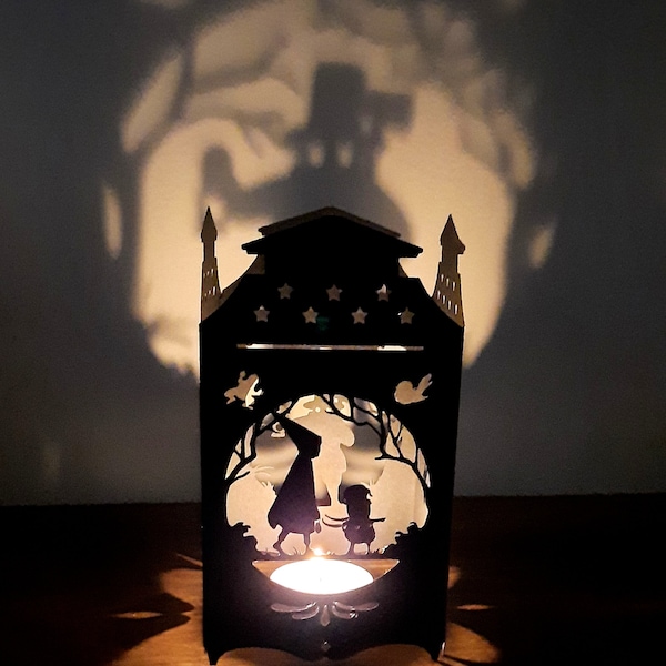 Über der Gartenmauer Laterne #1 - Silhouetten - Schattenspiel