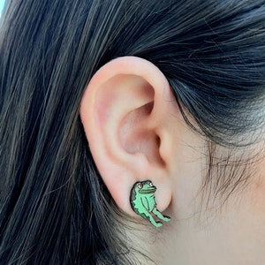 Over the Garden Wall wooden Earrings Jason Funderberker - Mr President - Studs - frog