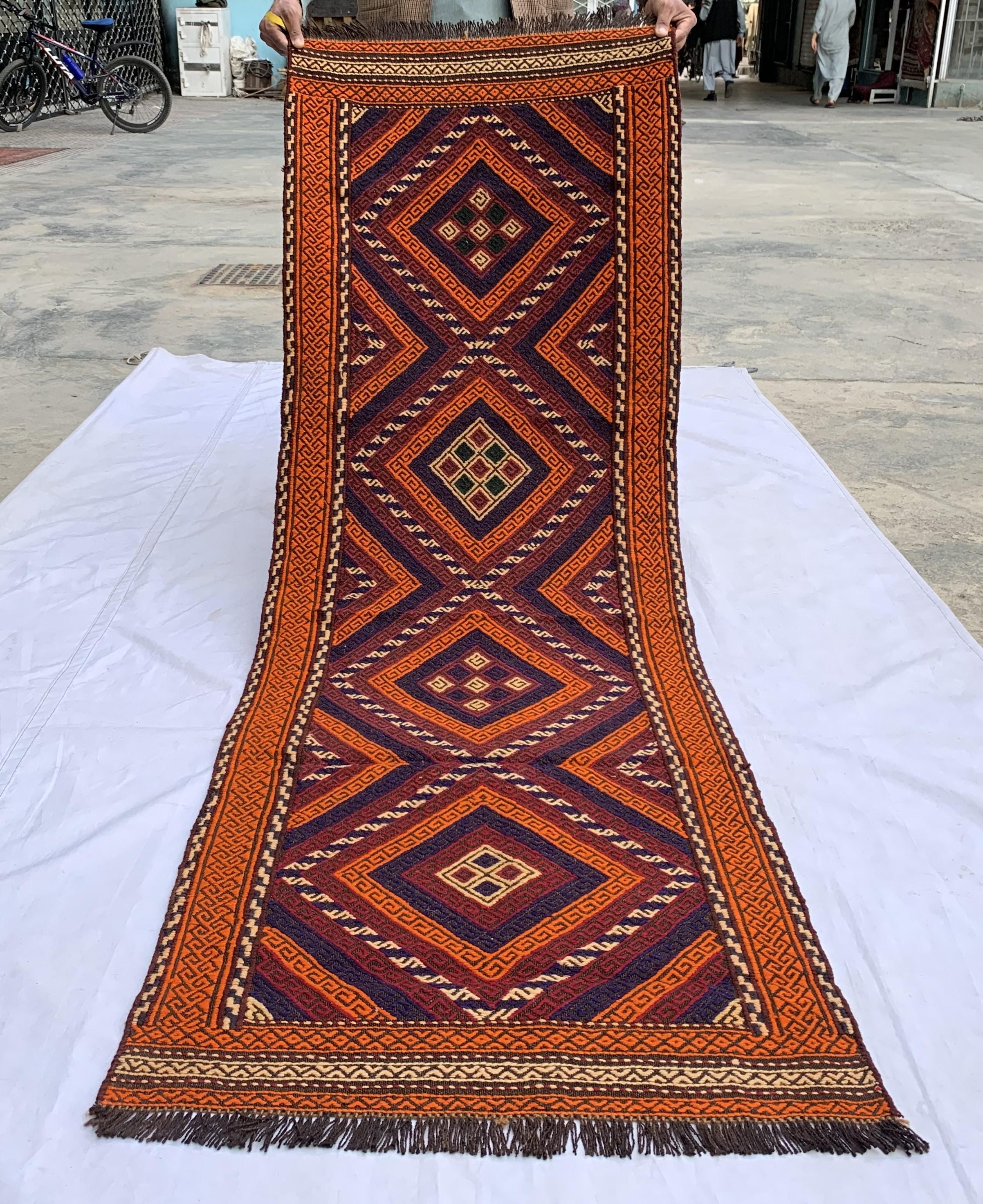 キリム　真正トライバルデザインウールラグ　未使用　手紡ぎ手織り ヴィンテージキリムランナーラグ：手織りウール、トライバルデザイン
