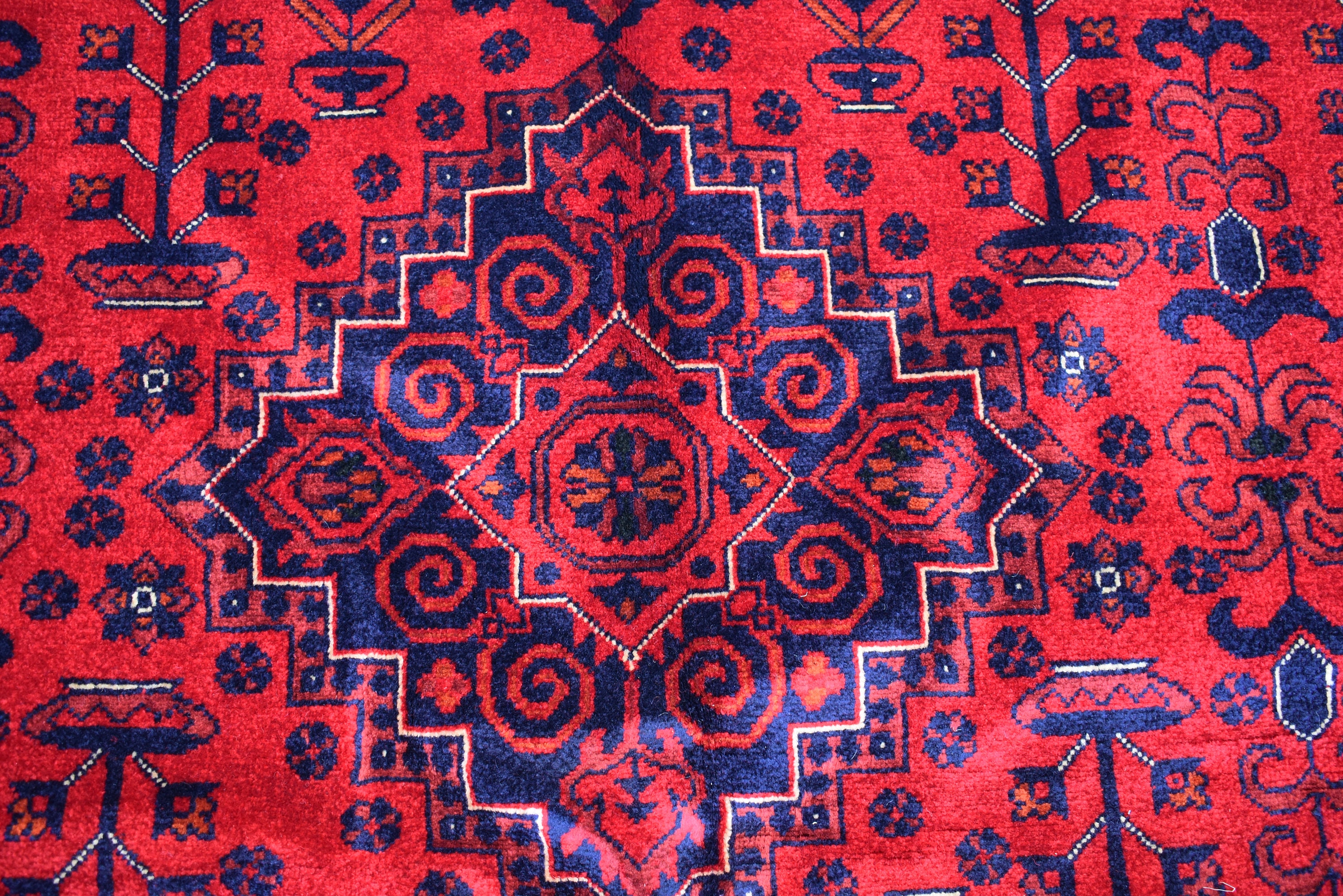 手織りアフガンラグ：8x11インチの赤と青のウールオリエンタルラグ