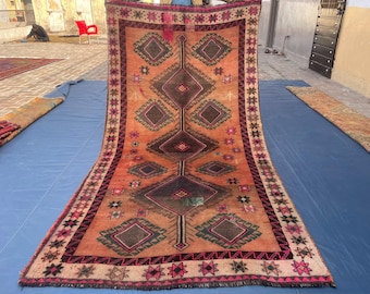 Alfombra antigua de lana tejida a mano de 5x9 pies en color terracota cálido, estilo bohemio vintage, de los años 40.