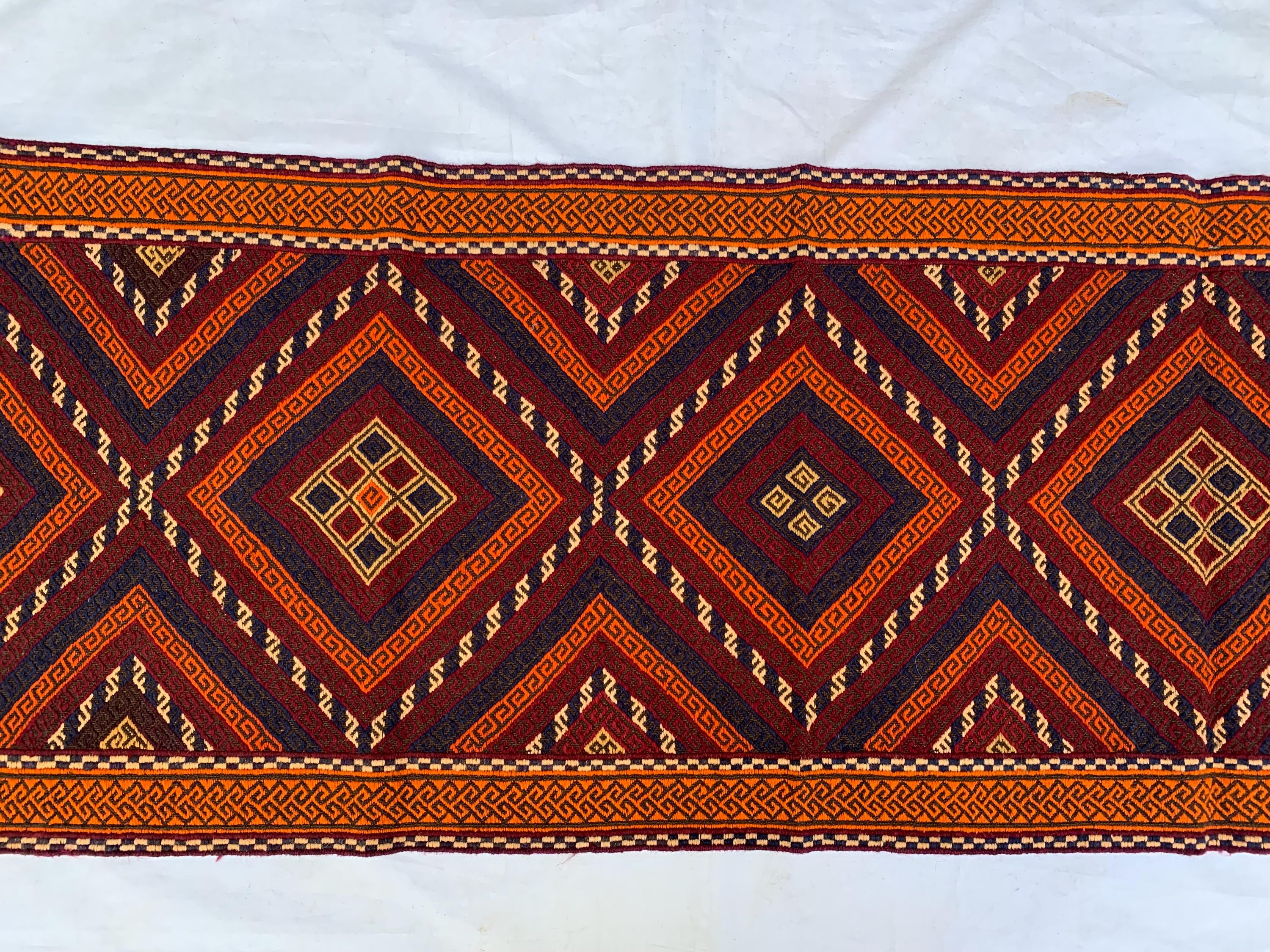 ヴィンテージキリムランナーラグ：手織りウール、トライバルデザイン