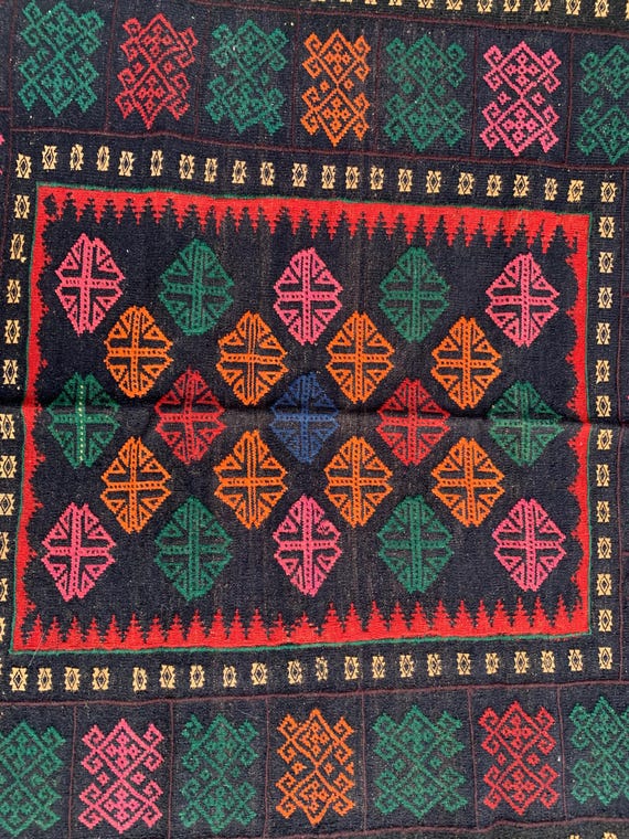 4x4ヴィンテージ手織りウールキリムラグ：トルクメン族のデザイン