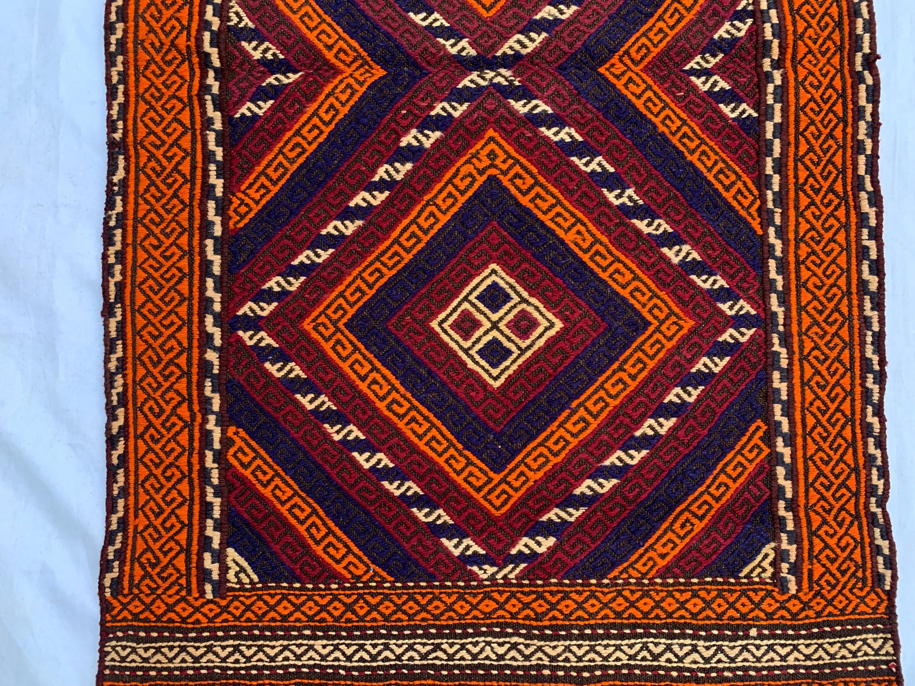 ヴィンテージキリムランナーラグ：手織りウール、トライバルデザイン