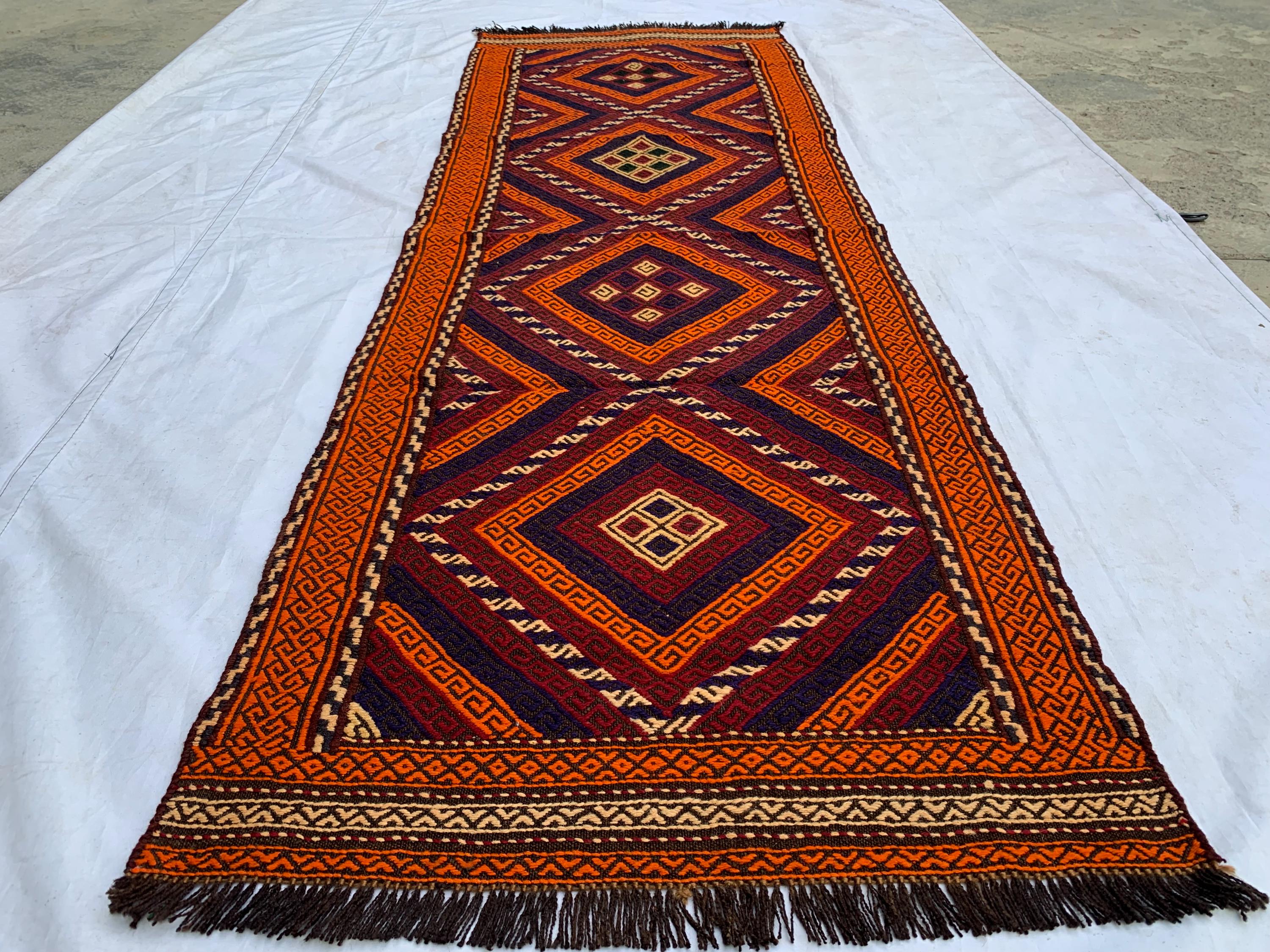 ヴィンテージキリムランナーラグ：手織りウール、トライバルデザイン