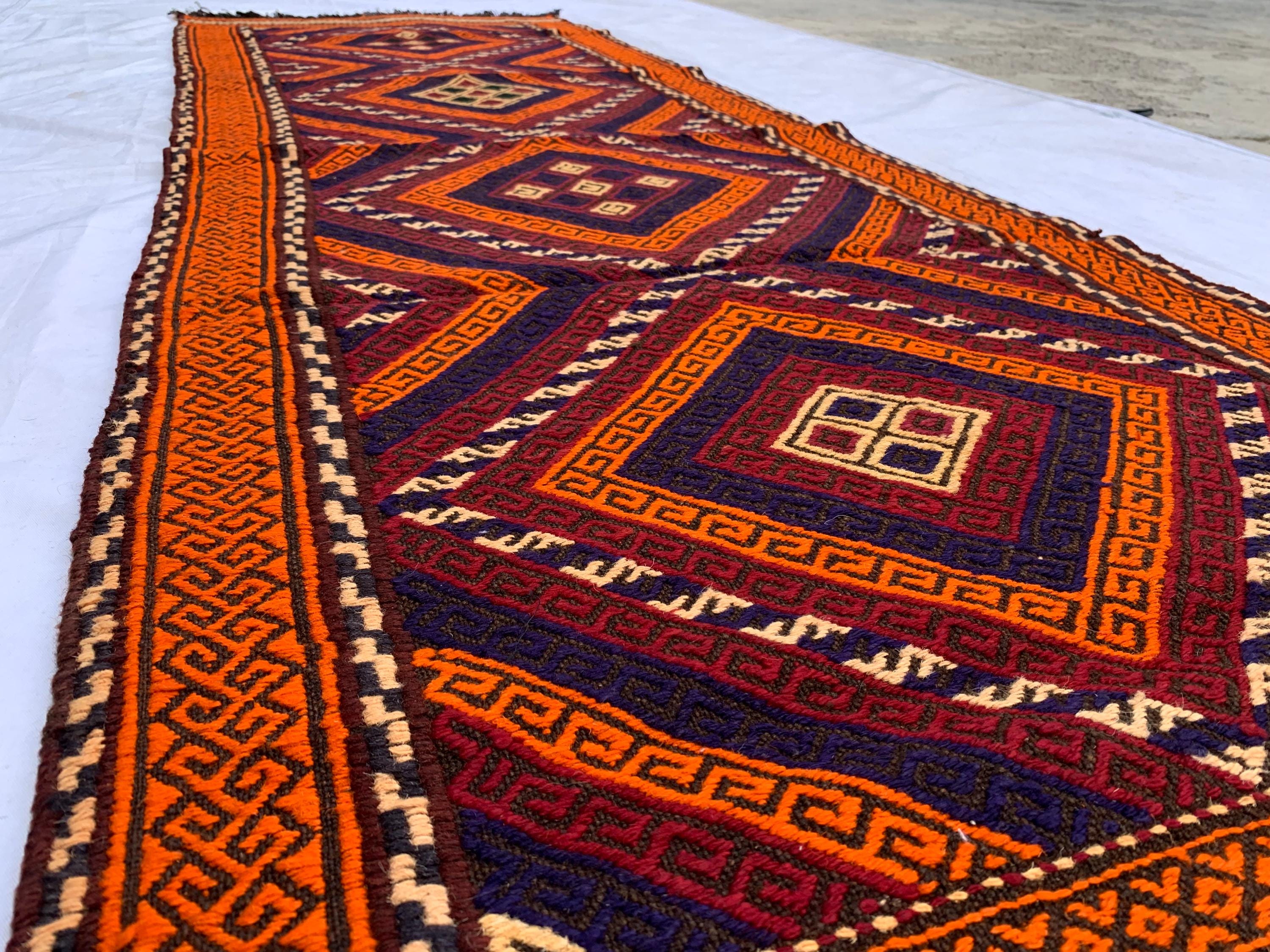 ヴィンテージキリムランナーラグ：手織りウール、トライバルデザイン