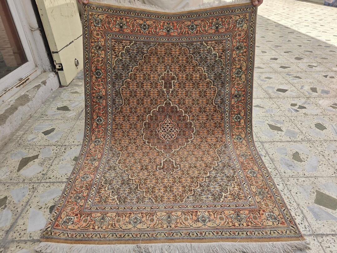 ヴィンテージ タブリーズ ペルシャ絨毯 3.2x4.5フィート：手織りウール