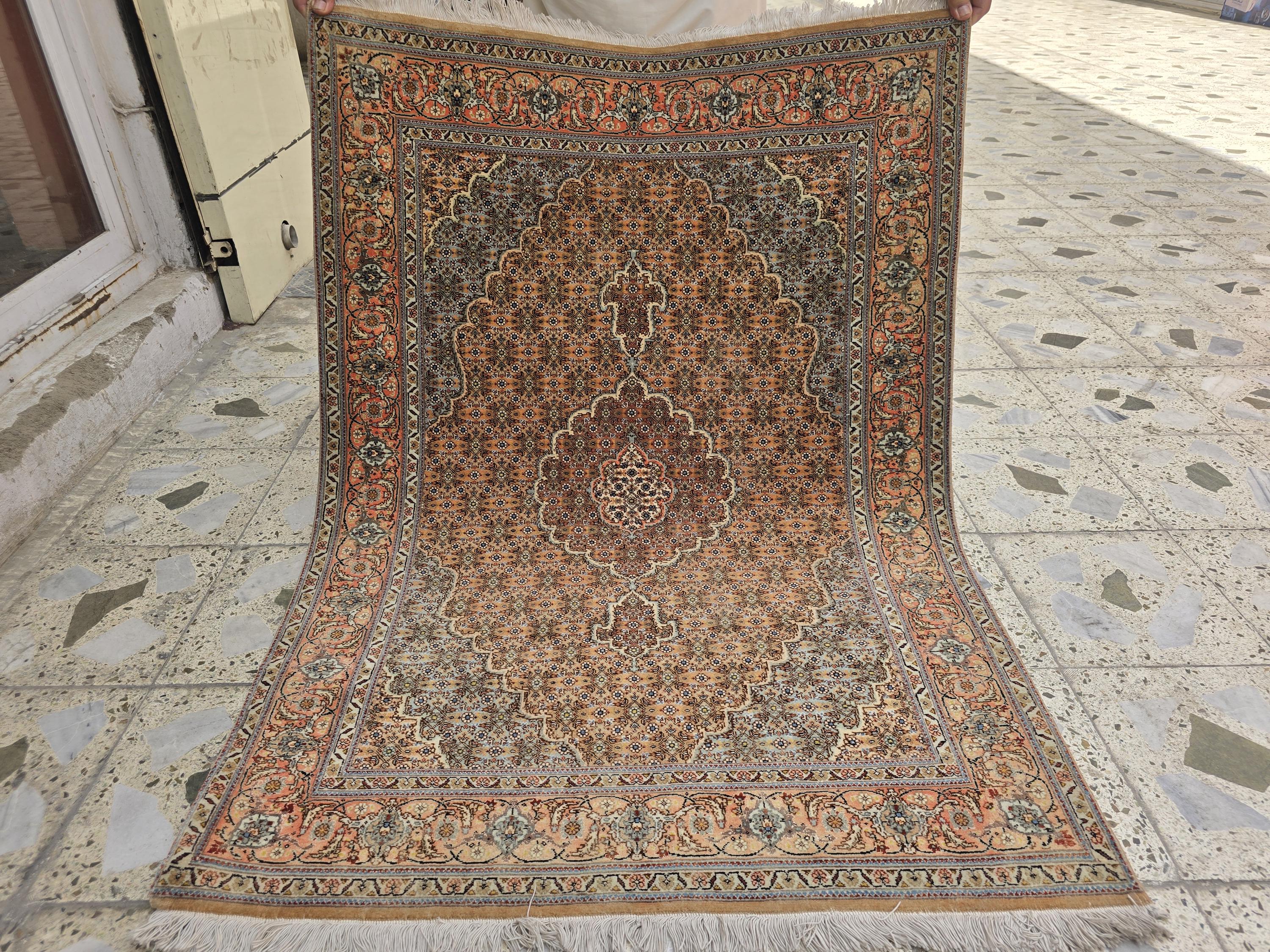 ヴィンテージ タブリーズ ペルシャ絨毯 3.2x4.5フィート：手織りウール