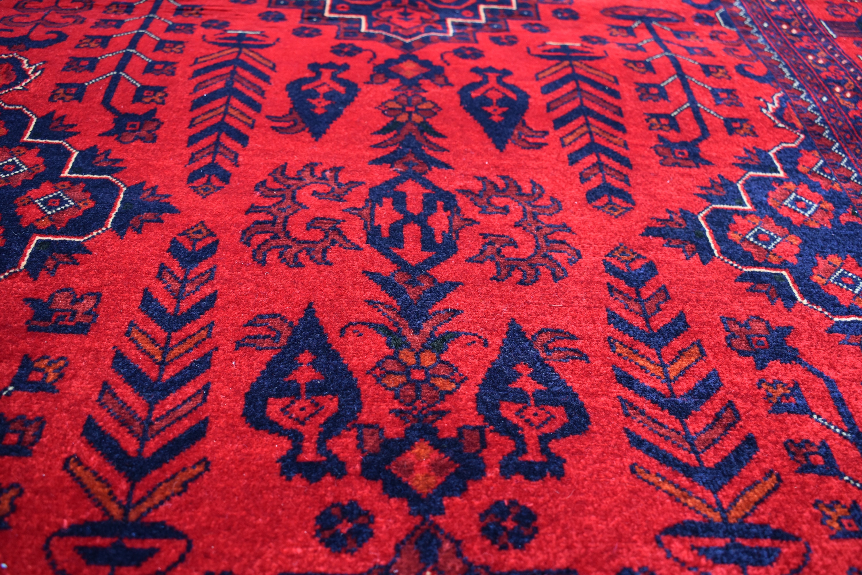 手織りアフガンラグ：8x11インチの赤と青のウールオリエンタルラグ