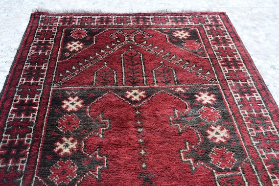 Vintage Baluchi Prayer Rug: 3.4 x 2.4 ft, Handmade Wool Afghan Carpet