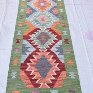 手織りアフガニスタン チョビキリム ランナー：幾何学模様のウールラグ