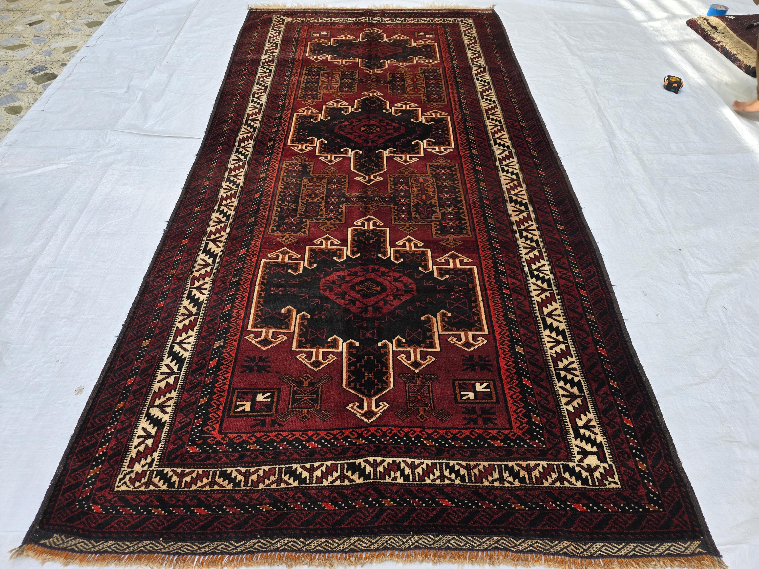 【vintage rug】バルーチ族　ヴィンテージ　アフガン　幾何学模様 水の流れとサソリ模様 手織り絨毯 バルーチ族 118×81cm ラグ