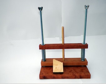 Cheese press calibrated spring cheese press