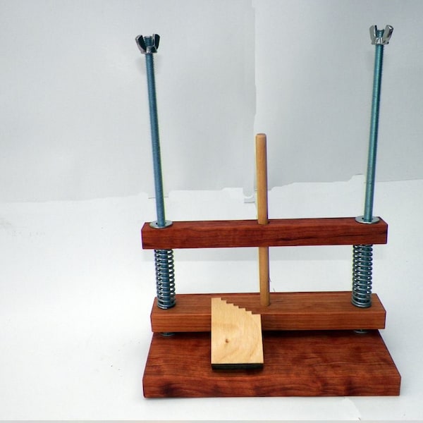 Cheese press calibrated spring cheese press