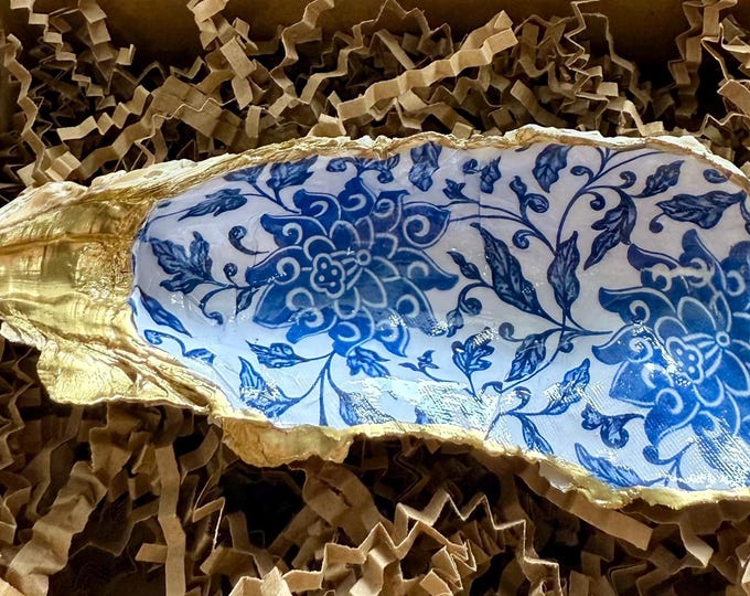 Floral motif pattern oyster, Chinoiserie astistic design, Artisan oyster shell decoration, coastal inspired tray,Keepsake jewelry oyster box
