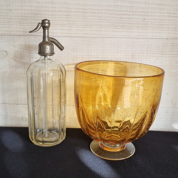 Jolie coupe vase Biot en verre bullé ambré