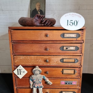 Très rare petite armoire ancienne de mercerie, casier bois, meuble de metier, brocante française