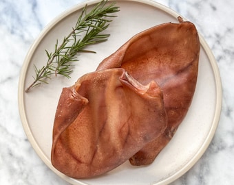 Dehydrated Pig Ears, Whole, Dehydrated treat for cats and dogs
