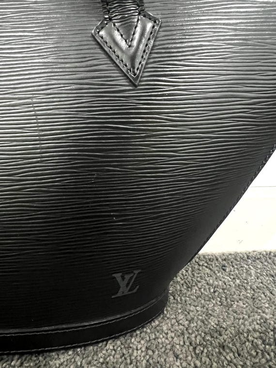LOUIS VUITTON LV With Entrupy Authentication Saint Jacques Epi