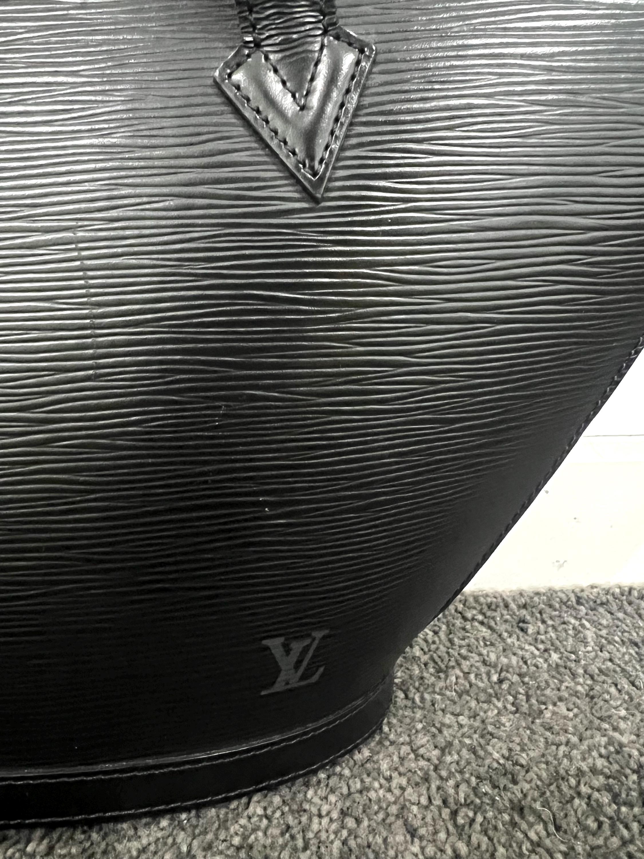 LOUIS VUITTON LV With Entrupy Authentication Saint Jacques Epi