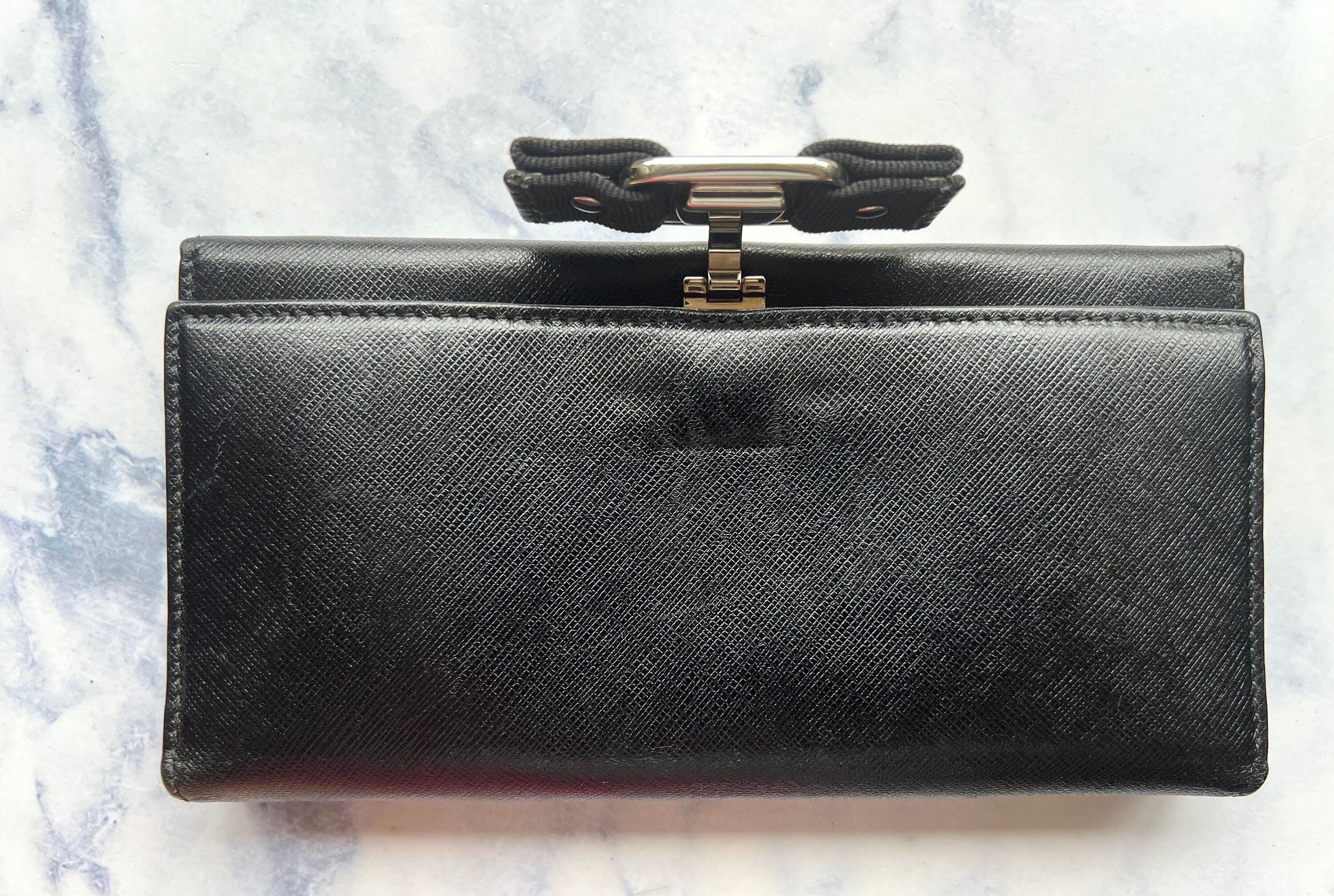 【関税負担】 FERRAGAMO VARA FLAP WALLET Salvatore Ferragamo Black Saffiano Leather Vara Bow Flap